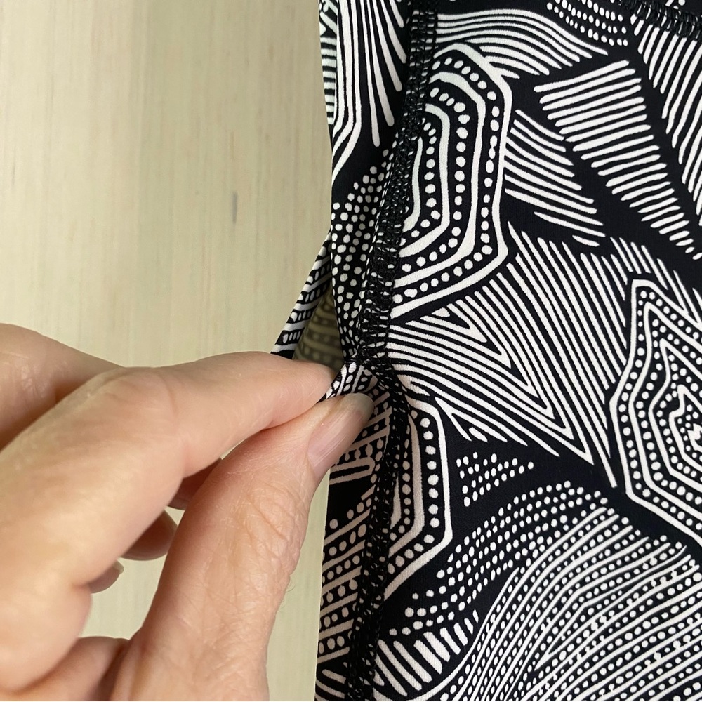 Lululemon Women’s Pace Rival Crop Leggings Dottie Tribe White Black Pattern 12 - Picture 5 of 8